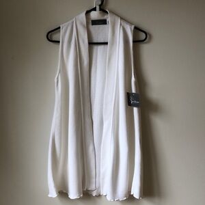 𝅺VEST open front longer length hits mid thigh. White 100% cotton NWT